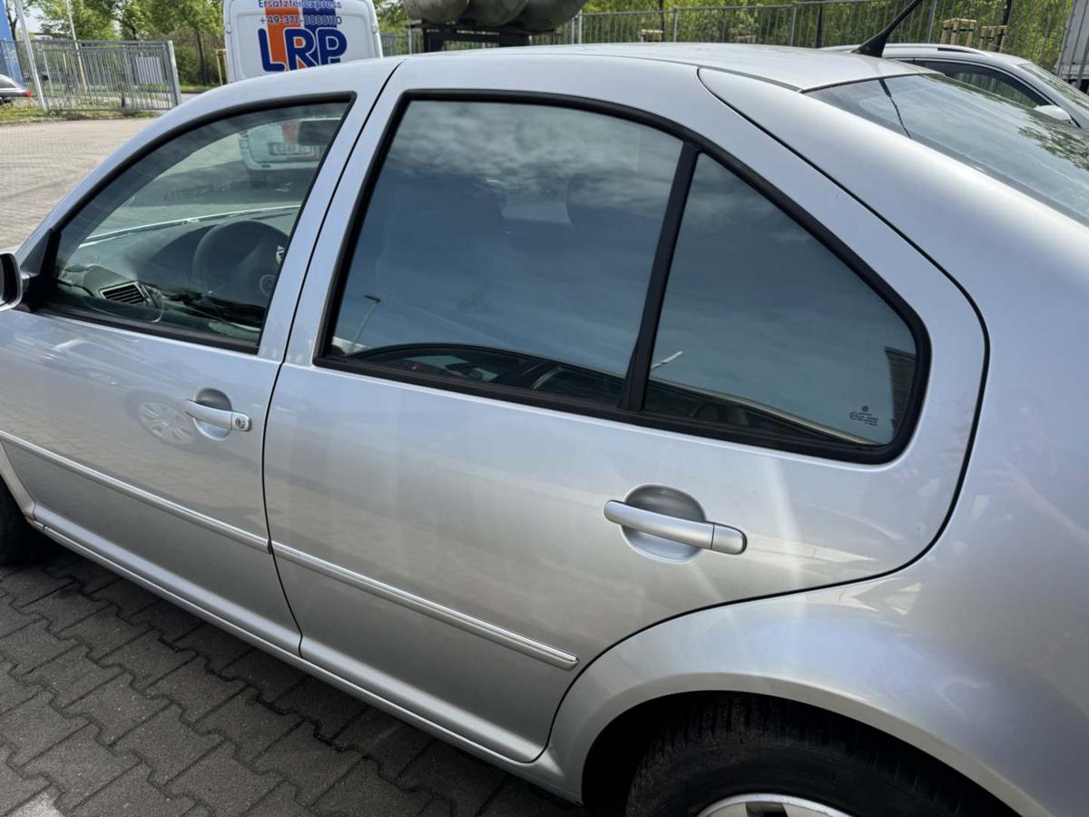 VW Bora original T&uuml;r hinten links LA7W Reflexsilber Limousine Rohbau Bj.2002